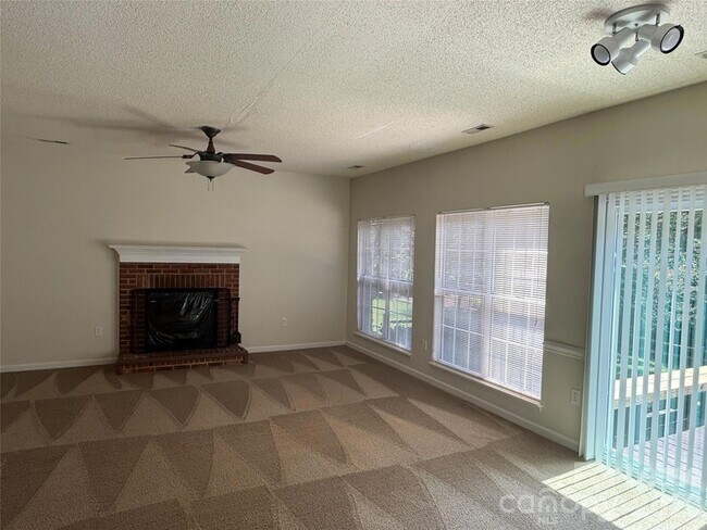 Foto del edificio - 4527 Appley Mead Ln