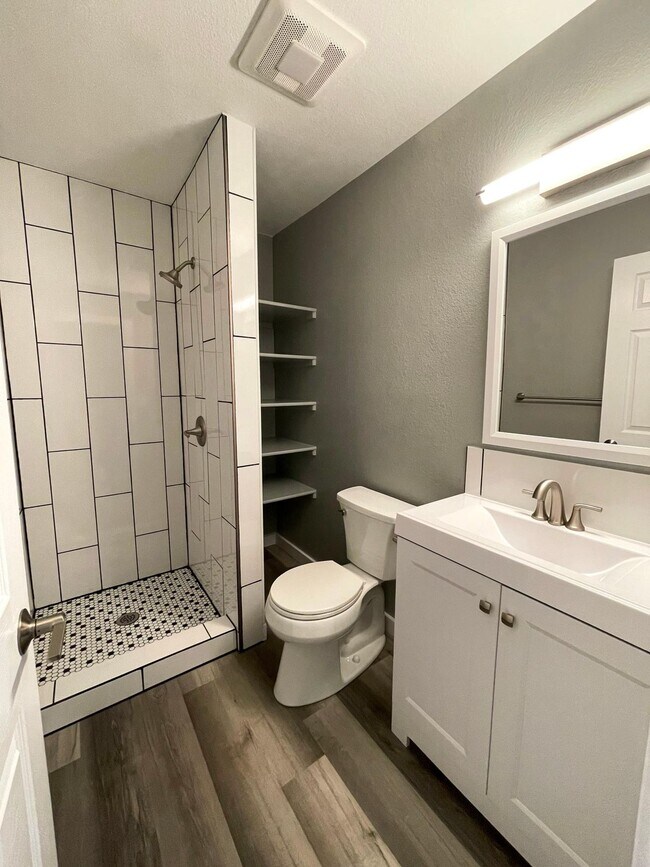 Foto del edificio - Ikea furnished room + shared furnished living area REMODELED