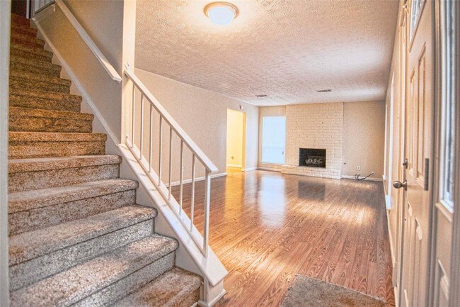 Building Photo - 2014 E Lacey Oak Cir