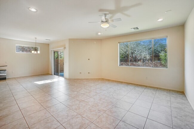 Foto del edificio - Beautiful 2-Story, 3 Bdrm/2.5 Bath/Den-Clo...