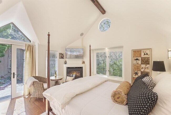 Foto del edificio - Studio, 1 bath House - 3685 Carmelita Seven