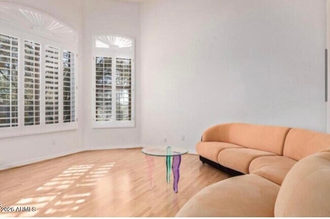 Foto del edificio - 1420 E Michelle Dr