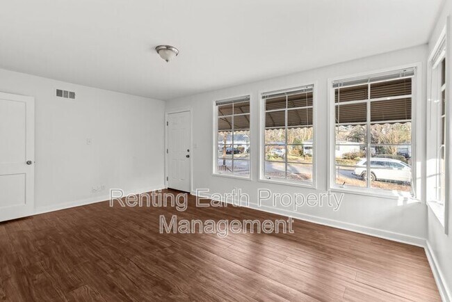 Building Photo - 620 Annie Laura Dr