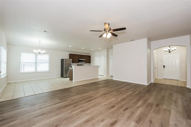 Foto del edificio - 1037 E Powell Ave