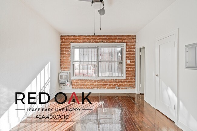 Building Photo - 245 N Kenmore Ave