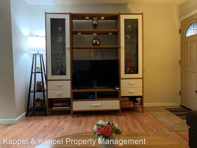 Building Photo - 2 br, 1 bath House - 651 Hillside Dr -
