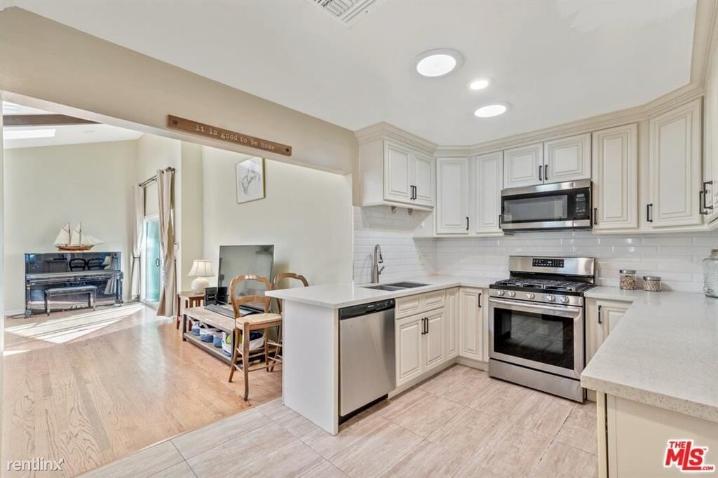 3 br, 2 bath House 4450 Stansbury Ave House Rental in Los Angeles