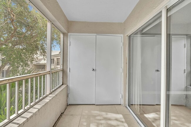 Foto del edificio - 2850 N Oakland Forest Dr