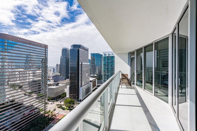 Building Photo - 495 Brickell Ave