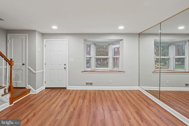 Building Photo - 1621 Thetford Rd