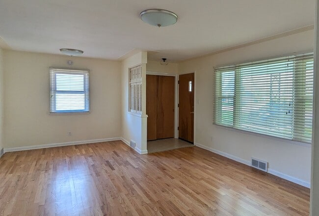 Building Photo - 755 Oakmere Pl