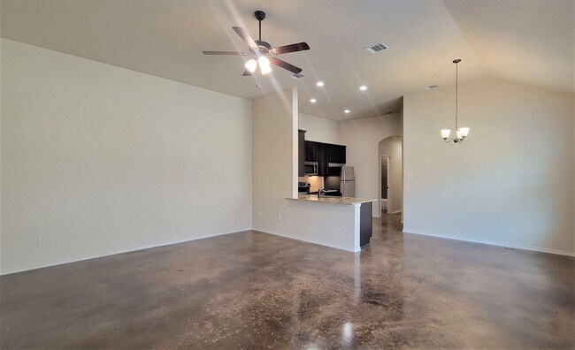 Building Photo - Nestled in the charming city of New Braunf...