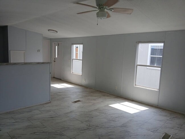 Building Photo - 542 E Highland Blvd
