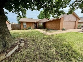 Building Photo - 2119 Vanessa Dr
