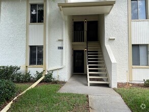 Building Photo - 211 Pine Ct
