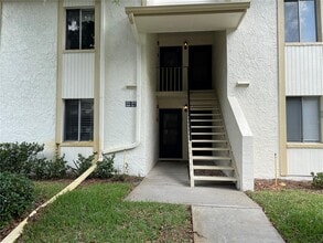 Building Photo - 211 Pine Ct