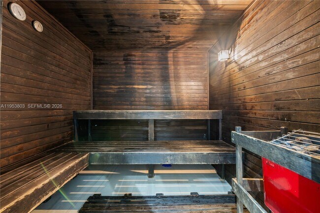 Foto del edificio - 2733 NE 3rd Ct