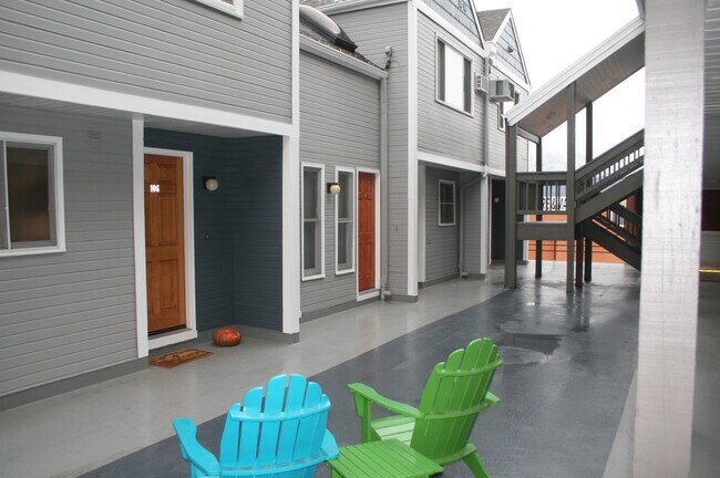 Exterior - 2201 Pearl St