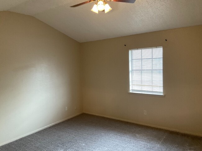 Building Photo - 85 E Caldwood Dr