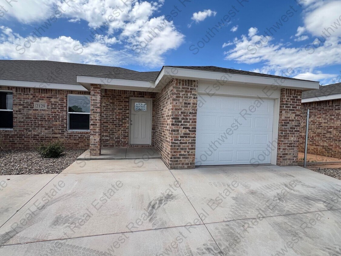 Primary Photo - 2129 Bobwhite Ct