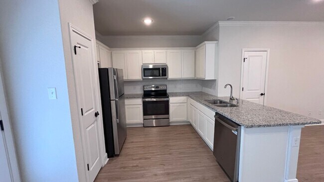 Building Photo - Stylish Living with Amenities – Gated Comm...