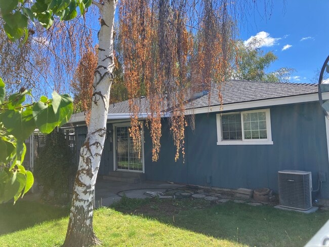 Building Photo - 5149 Sumac Ave