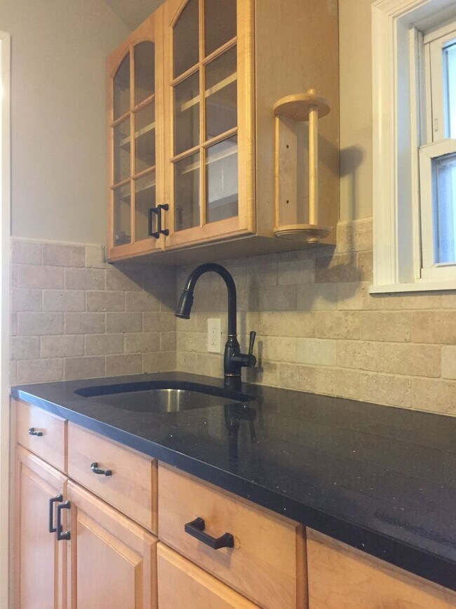 Building Photo - Beautiful 2 bedroom Home in Emmaus