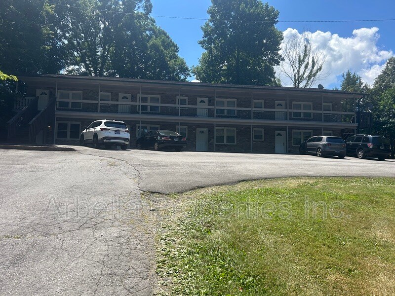 Primary Photo - 189 Cedar Point Rd