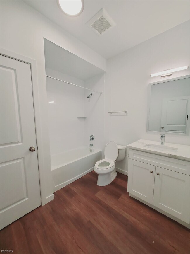 Building Photo - 1 br, 1 bath Condo - 912 Hope St Unit 203