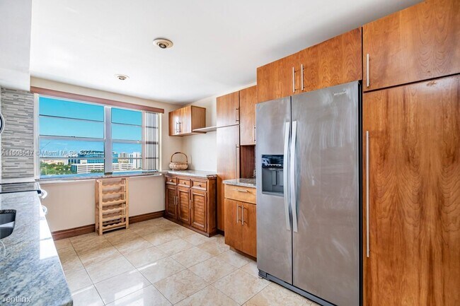 Building Photo - 2 br, 2 bath Condo - 2801 NE 183rd St Apt ...