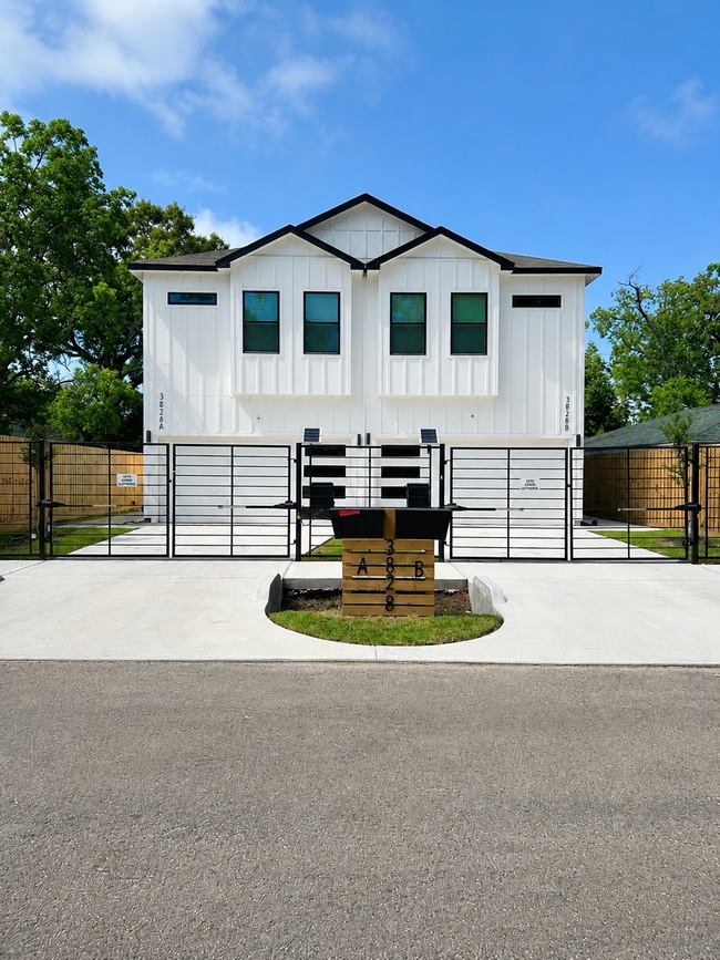 Building Photo - 3828 Noah St