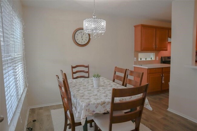 Foto del edificio - 1110 Crestmont Pl Loop