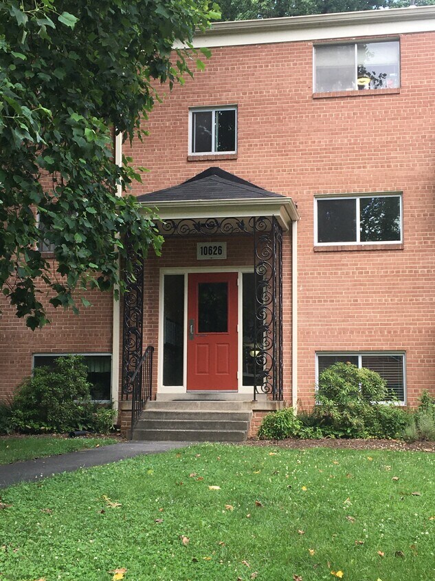 10626 Weymouth St Unit 4, Bethesda, MD 20814 Condo for Rent in