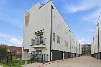 Building Photo - 4315 San Jacinto St