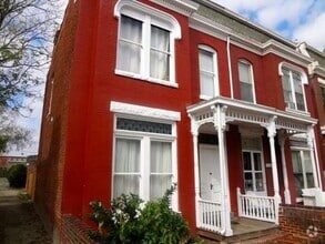 Building Photo - 12 S Plum St