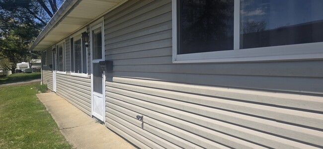 Building Photo - 16 4th Ave