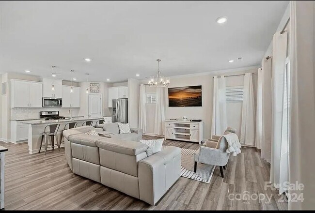 Foto del edificio - Room in House on Old Statesville Rd