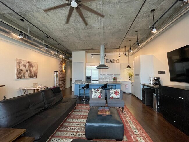Open plan living room, kitchen, dining - 505 Bastrop St