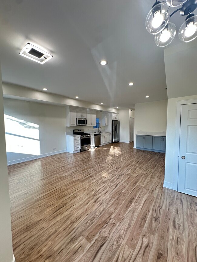 Building Photo - 1325 S 50th Ct