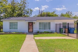 Building Photo - 2903 Rogge Ln