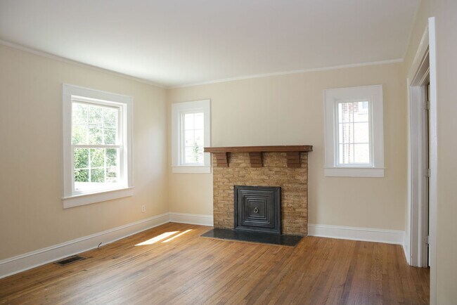 Foto del edificio - 603 Mayflower Dr