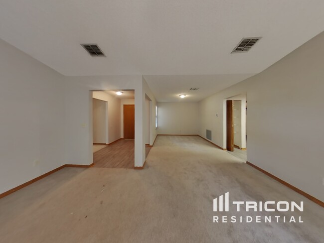 Foto del edificio - 11419 Lumberjack Cir W