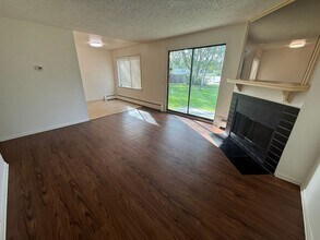 Building Photo - 3081 Lois Dr
