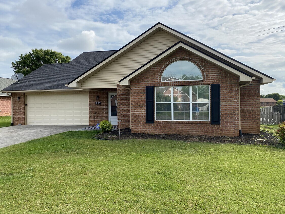 Foto principal - 1316 Liverpool Ln