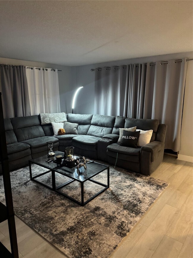 Foto del edificio - 4174 Inverrary Dr