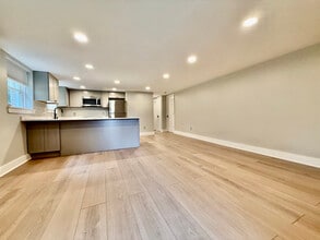 Building Photo - 17 Halsey Pl