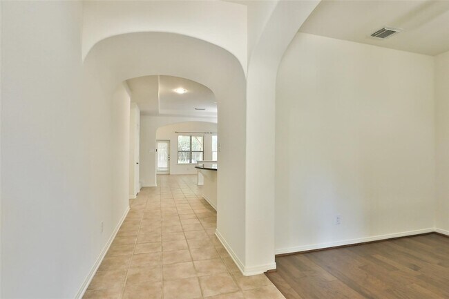 Building Photo - 95 Douvaine Ct