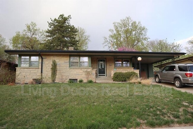 Building Photo - 3036 Prairie Rd