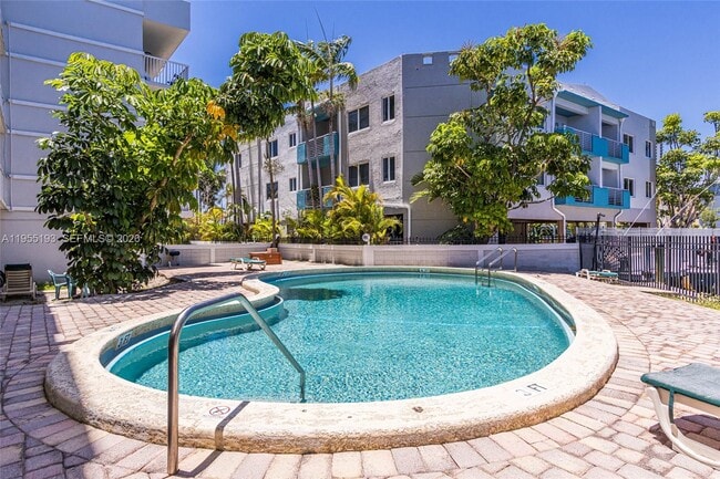 Foto del edificio - 3527 NE 168th St