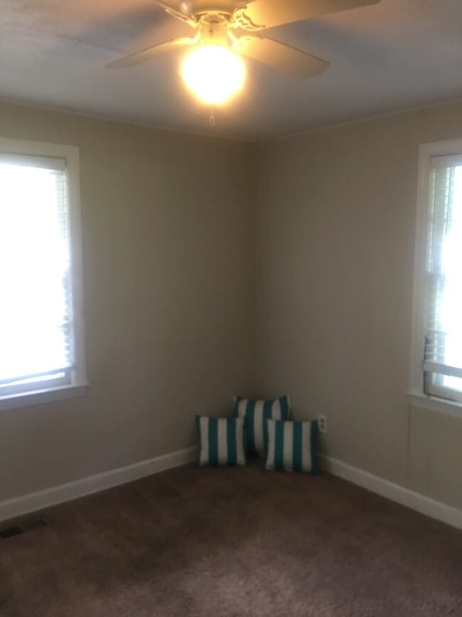 Building Photo - Beautiful 3 bed house!! Stainless Steel Ap...
